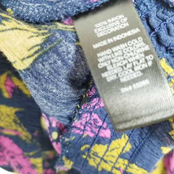 EXPRESS Top Flutter Sleeve Crochet Trim 90s 70s Navy Blue Lavender Floral Size S - Picture 6 of 6